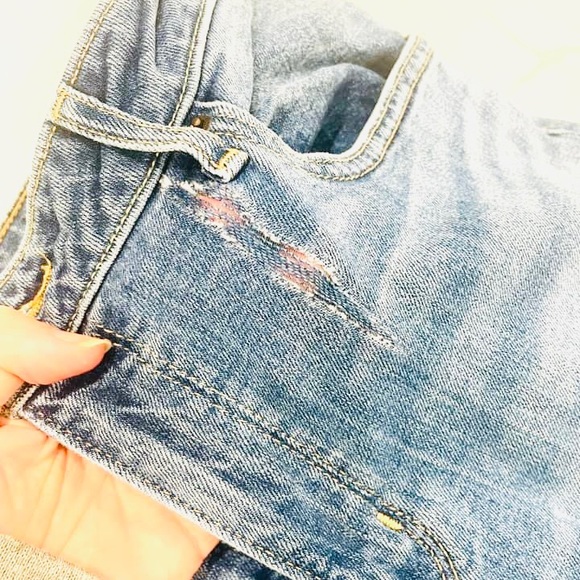 Size 31 Levi’s 721, Stretch, 10” High Rise, 26” Inseam (retail $118) - Picture 2 of 2